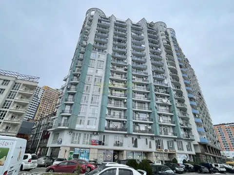 Новый жилой дом. Квартиры с видом на море и на горы.