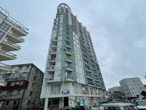 Новый жилой дом. Квартиры с видом на море и на горы.