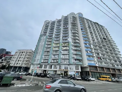 Новый жилой дом. Квартиры с видом на море и на горы.