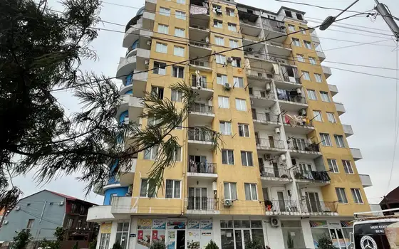 Новый жилой дом в тихом районе города. Квартиры с видом на горы и на город