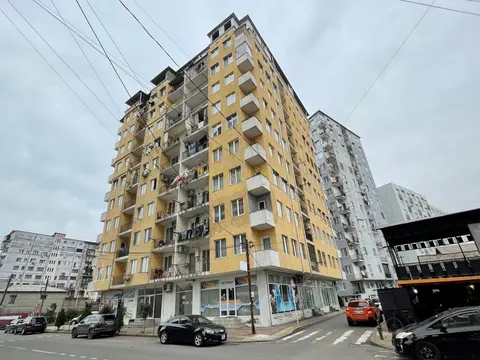Новый жилой дом в тихом районе города. Квартиры с видом на горы и на город