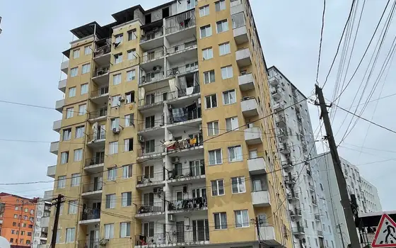 Новый жилой дом в тихом районе города. Квартиры с видом на горы и на город