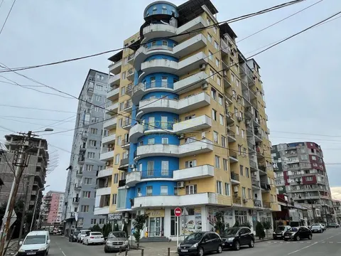 Новый жилой дом в тихом районе города. Квартиры с видом на горы и на город