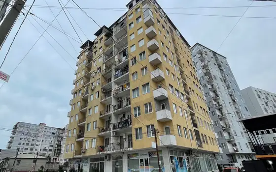Новый жилой дом в тихом районе города. Квартиры с видом на горы и на город
