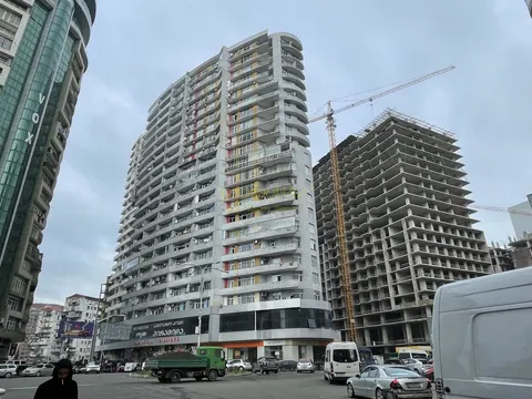 Новый 22 этажный жилой дом на улице Кобаладзе. Квартиры с видом на море и на горы.