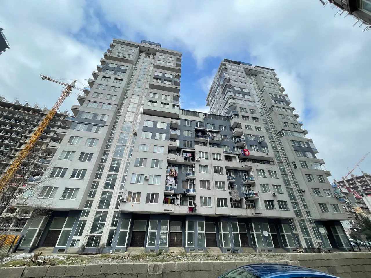 Новый жилой дом ,,NBG House" на новом бульваре Батуми. Квартиры у моря с видом на горы.