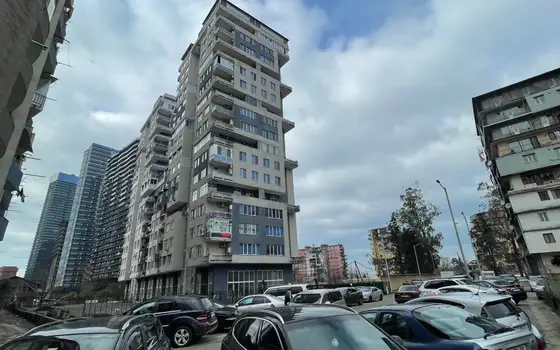Новый жилой дом ,,NBG House" на новом бульваре Батуми. Квартиры у моря с видом на горы.