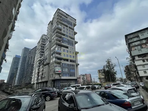Новый жилой дом ,,NBG House" на новом бульваре Батуми. Квартиры у моря с видом на горы.