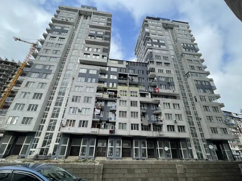 Новый жилой дом ,,NBG House" на новом бульваре Батуми. Квартиры у моря с видом на горы.