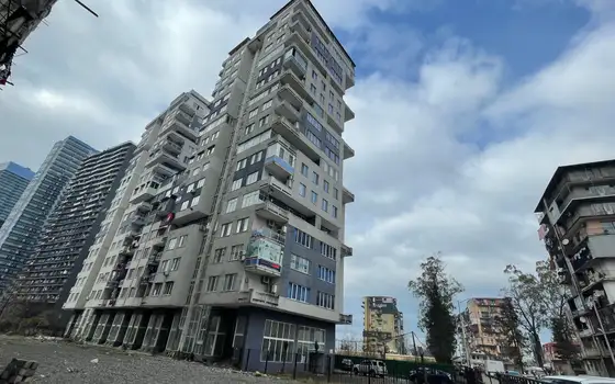 Новый жилой дом ,,NBG House" на новом бульваре Батуми. Квартиры у моря с видом на горы.