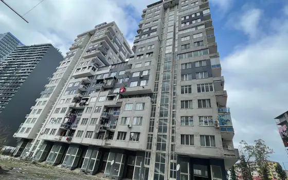 Новый жилой дом ,,NBG House" на новом бульваре Батуми. Квартиры у моря с видом на горы.