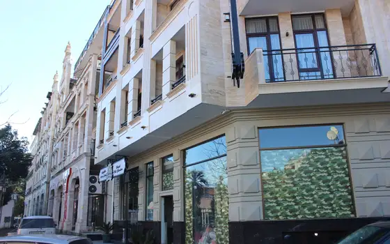 Квартиры в центре старого Батуми на улице Зубалашвили. Новый жилой дом у моря.
