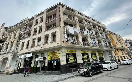 Квартиры в центре старого Батуми на улице Зубалашвили. Новый жилой дом у моря.