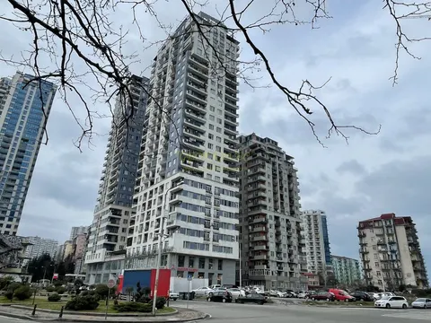 Новый жилой комплекс у моря на улице Пиросмани. Квартиры с видом на море и на горы.
