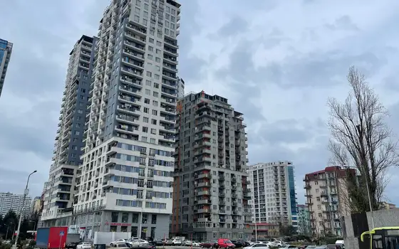 Новый жилой комплекс у моря на улице Пиросмани. Квартиры с видом на море и на горы.
