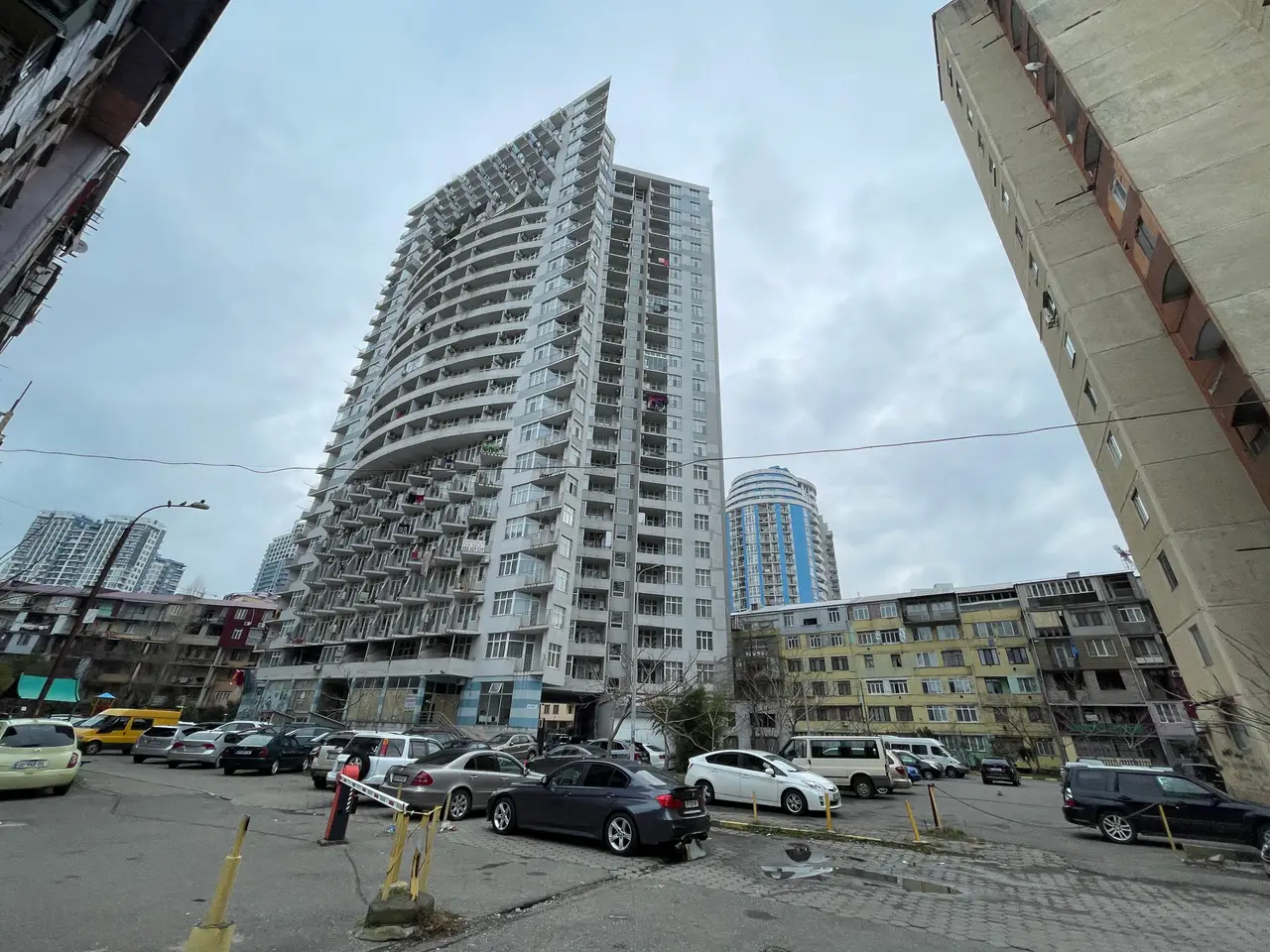 Квартиры у моря в новом доме на улице Инасаридзе. Квартиры с видом на море и на горы.
