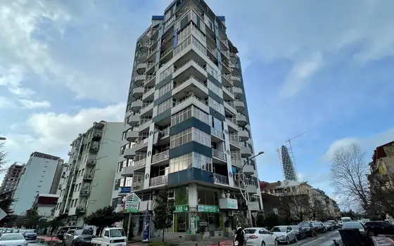 Новый 14 этажный жилой дом у парка 6 мая на ул Парнаваз мепе. Квартиры с видом на море и на парк.
