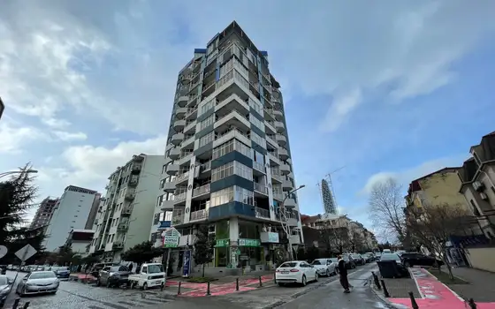 Новый 14 этажный жилой дом у парка 6 мая на ул Парнаваз мепе. Квартиры с видом на море и на парк.