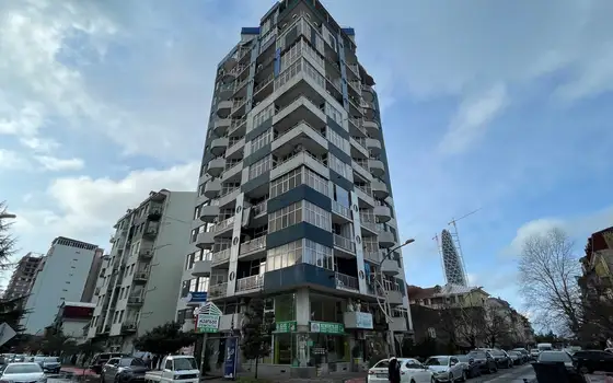 Новый 14 этажный жилой дом у парка 6 мая на ул Парнаваз мепе. Квартиры с видом на море и на парк.