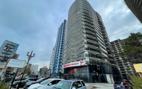 Новый 22 этажный жилой дом гостиничного типа на берегу черного море. Квартиры с видом на море и на горы.