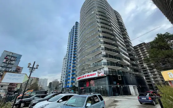 Новый 22 этажный жилой дом гостиничного типа на берегу черного море. Квартиры с видом на море и на горы.
