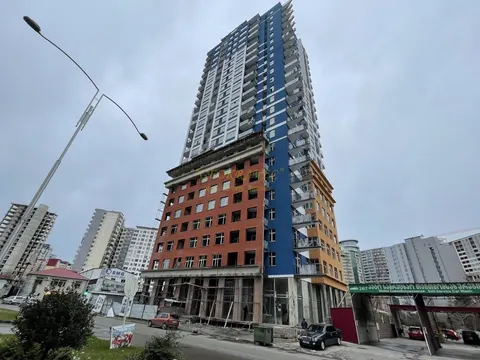 Новый жилой дом на улице Багратиони. Квартиры с видом на море и на горы.