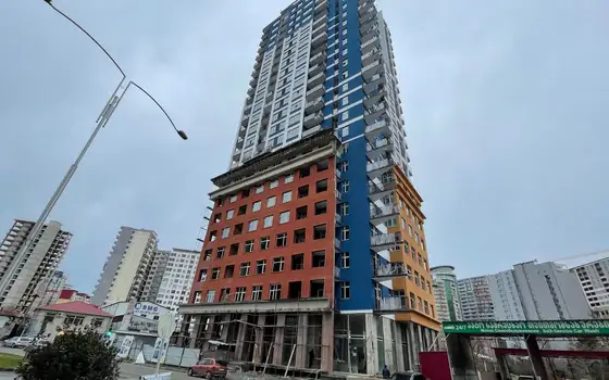 Новый жилой дом на улице Багратиони. Квартиры с видом на море и на горы.