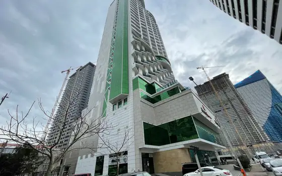 Новый жилой дом гостиничного типа ,,Mega Palace in Batumi" у дома Юстиции. Апартаменты с видом на танцующие фонтаны и на