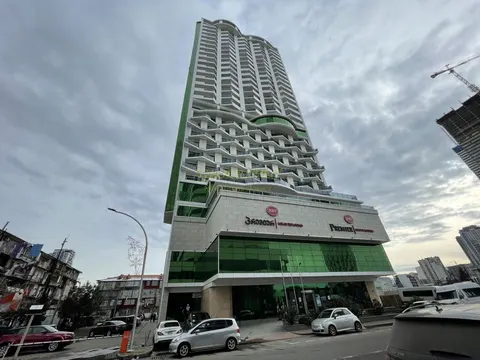 Новый жилой дом гостиничного типа ,,Mega Palace in Batumi" у дома Юстиции. Апартаменты с видом на танцующие фонтаны и на