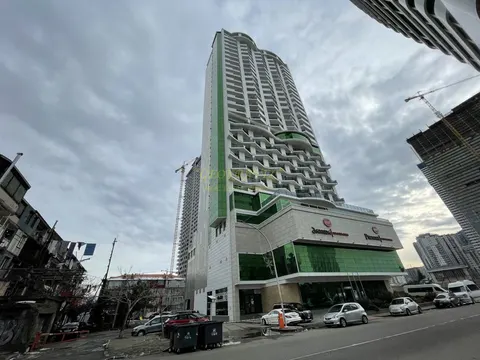 Новый жилой дом гостиничного типа ,,Mega Palace in Batumi" у дома Юстиции. Апартаменты с видом на танцующие фонтаны и на