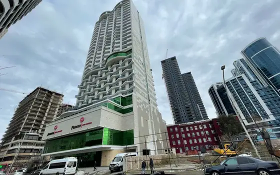 Новый жилой дом гостиничного типа ,,Mega Palace in Batumi" у дома Юстиции. Апартаменты с видом на танцующие фонтаны и на