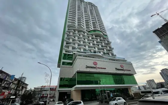 Новый жилой дом гостиничного типа ,,Mega Palace in Batumi" у дома Юстиции. Апартаменты с видом на танцующие фонтаны и на