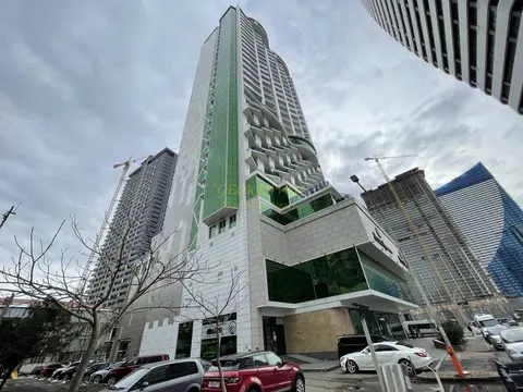 Новый жилой дом гостиничного типа ,,Mega Palace in Batumi" у дома Юстиции. Апартаменты с видом на танцующие фонтаны и на