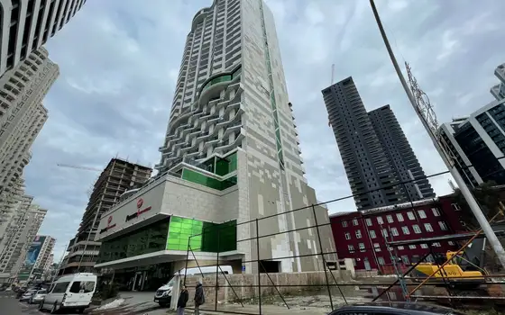 Новый жилой дом гостиничного типа ,,Mega Palace in Batumi" у дома Юстиции. Апартаменты с видом на танцующие фонтаны и на