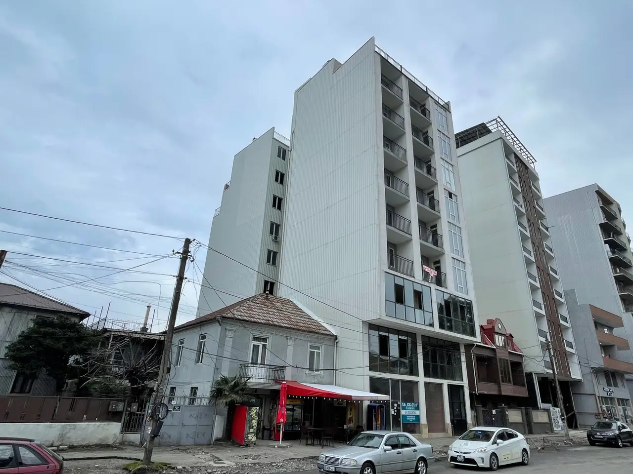 Продается квартиры 9-этажном жилом в доме на ул. Багратиони в Городе Батуми.
