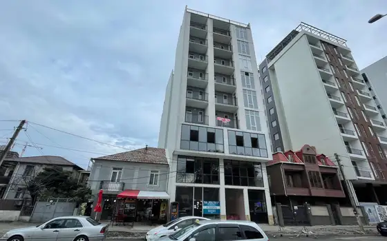 Продается квартиры 9-этажном жилом в доме на ул. Багратиони в Городе Батуми.