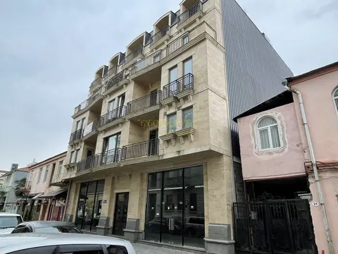 Новый 5 этажный жилой дом в старом Батуми у Пьяцца. Квартиры в центре города с видом на горы.