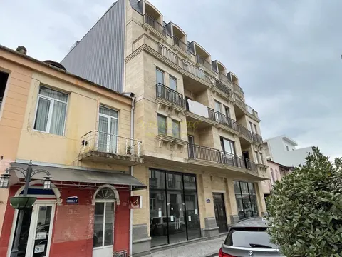 Новый 5 этажный жилой дом в старом Батуми у Пьяцца. Квартиры в центре города с видом на горы.