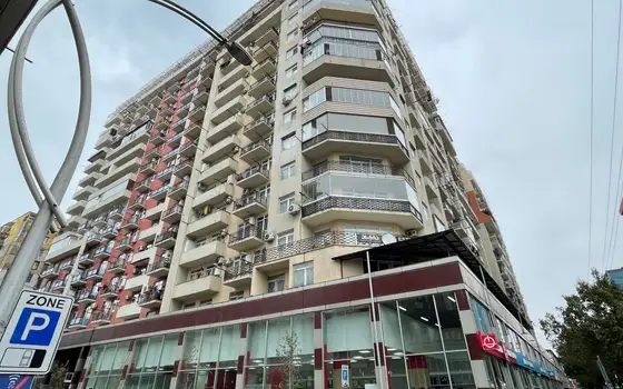 Новый жилой дом в центре города. Квартиры в городе Батуми с видом на горы и на город.