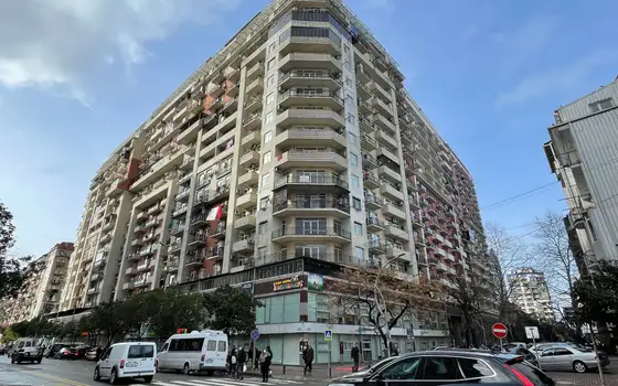 Новый жилой дом в центре города. Квартиры в городе Батуми с видом на горы и на город.
