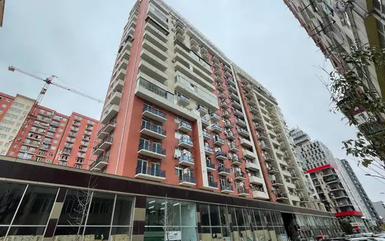 Новый жилой дом в центре города. Квартиры в городе Батуми с видом на горы и на город.