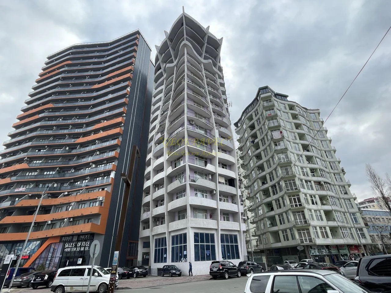Новый жилой дом у моря на улице Инасаридзе в Городе Батуми. Квартиры с видом на море и на горы.