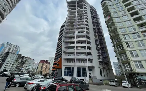 Новый жилой дом у моря на улице Инасаридзе в Городе Батуми. Квартиры с видом на море и на горы.