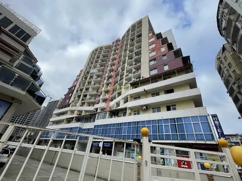 Новый 15 этажный жилой дом у моря. Квартиры с видом на горы и на город.