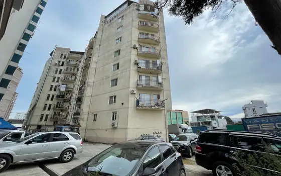 Новый жилой дом на улице Багратиони. квартиры с видом на горы и на море.
