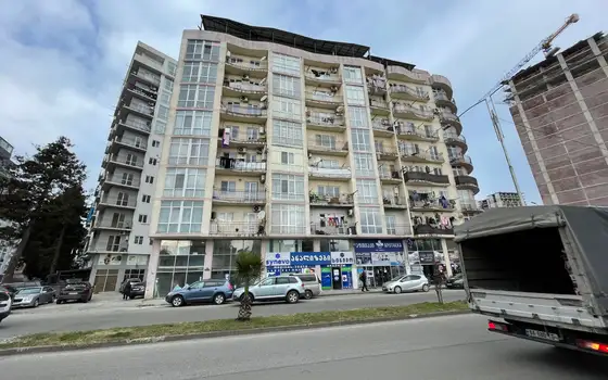 Новый жилой дом на улице Багратиони. квартиры с видом на горы и на море.
