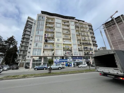 Новый жилой дом на улице Багратиони. квартиры с видом на горы и на море.