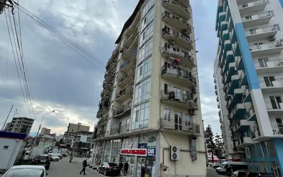 Новый жилой дом на улице Багратиони. квартиры с видом на горы и на море.