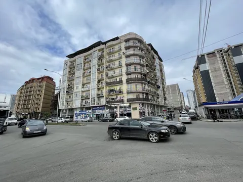 Новый жилой дом на улице Багратиони. квартиры с видом на горы и на море.