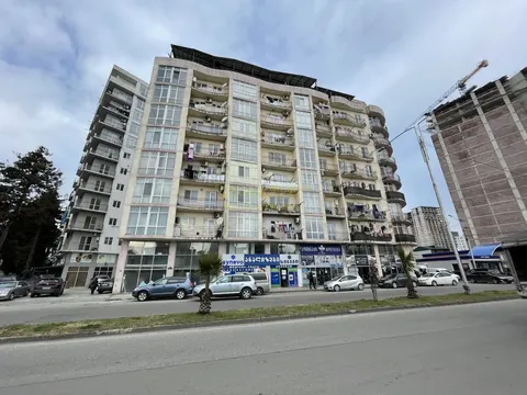 Новый жилой дом на улице Багратиони. квартиры с видом на горы и на море.